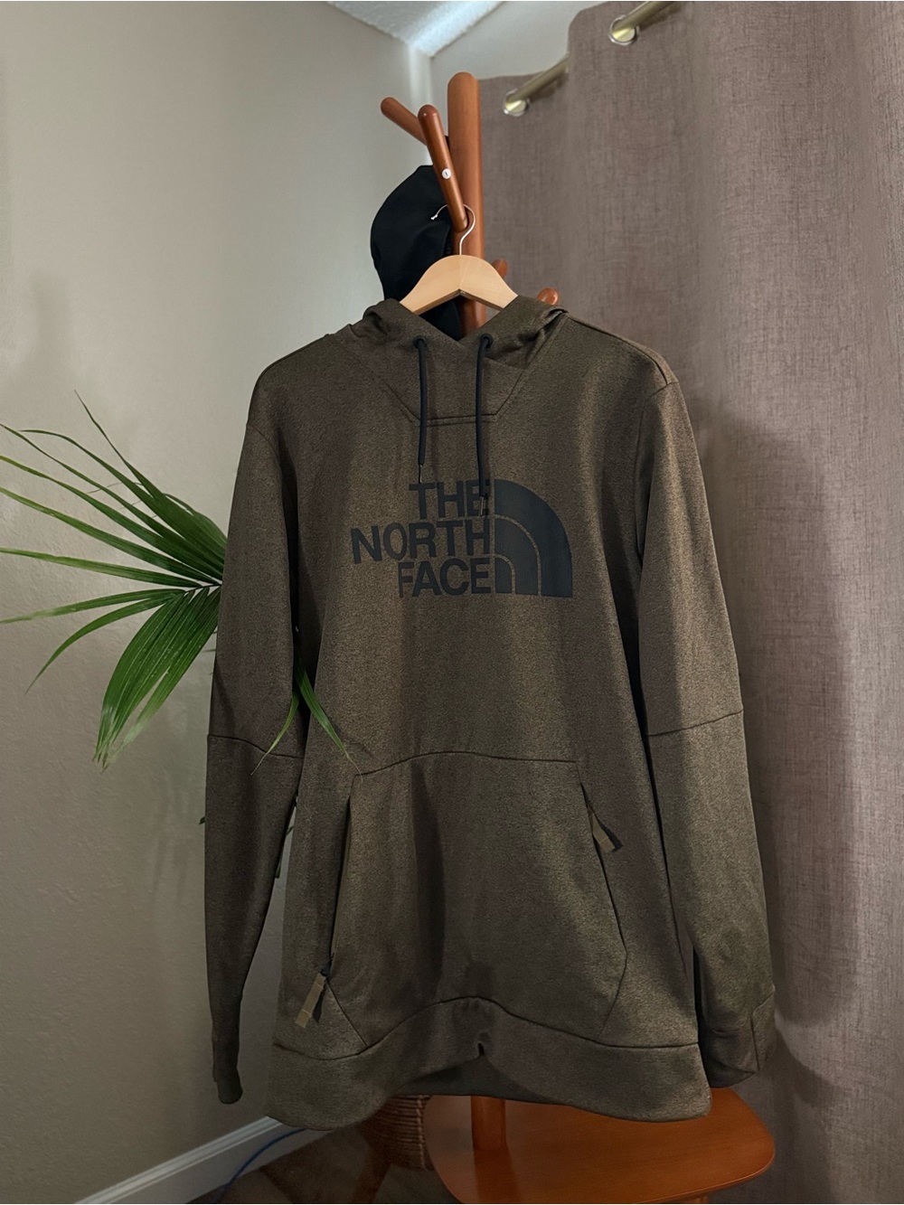 The North Face Men’s Olive Green Logo Pullover Hoodie